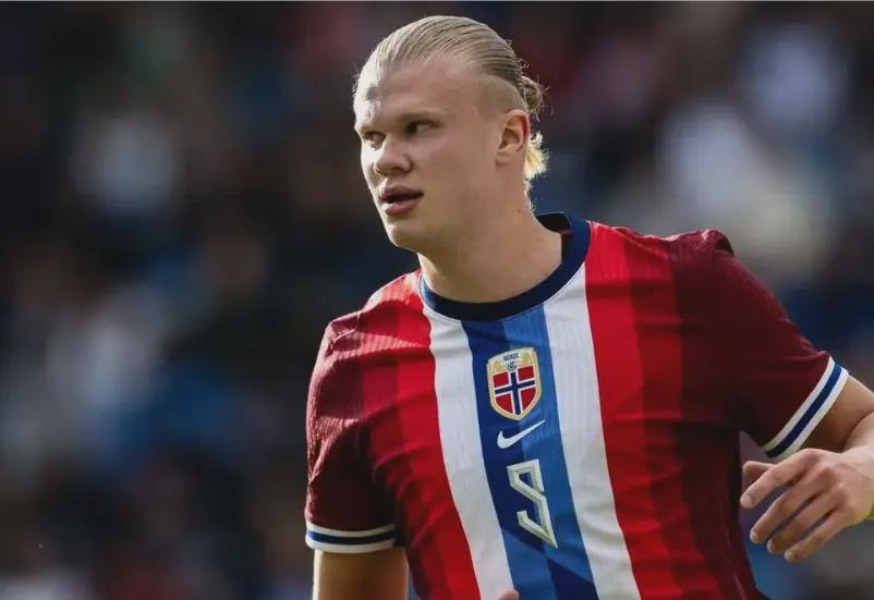 历史首次女裁判担任中超主裁，董方雨将执法西海岸vs亚泰（中超迎来首位女主裁：董方雨将执法西海岸对阵亚泰）