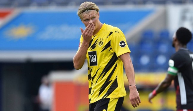 水晶宫与斯特拉斯堡赛前，维埃拉现身法国酒吧和球迷一起观战（水晶宫对阵斯特拉斯堡前，维埃拉现身法国酒吧陪球迷观赛）