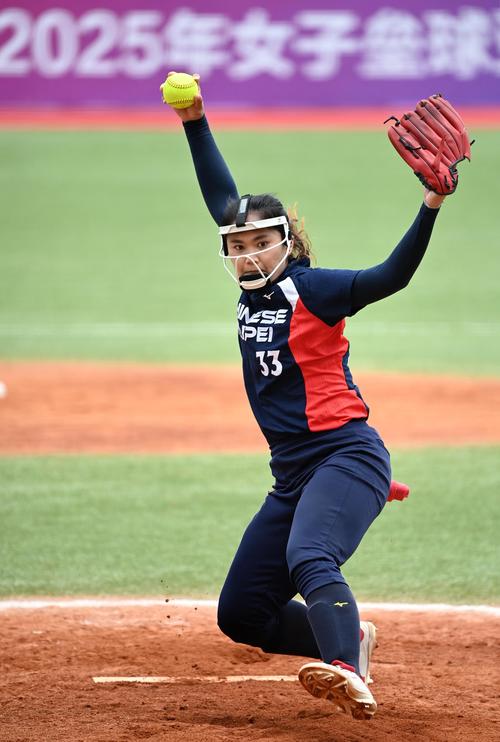 勇士vs鹈鹕伤病报告：库里等8人缺席，小佩顿大概率出战（勇士对鹈鹕最新伤情：库里领衔8人缺阵，佩顿二世大概率出战）