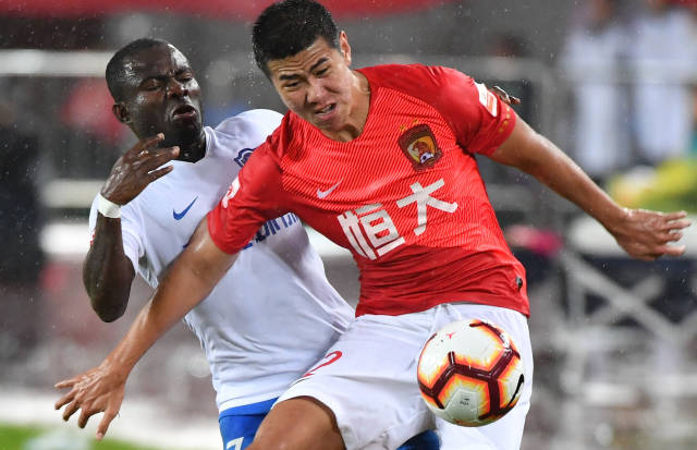 西甲半场：莫雷诺、科斯塔破门，比利亚雷亚尔1-1马略卡（西甲半场：莫雷诺、科斯塔先后破门，比利亚雷亚尔1-1暂平马略卡）