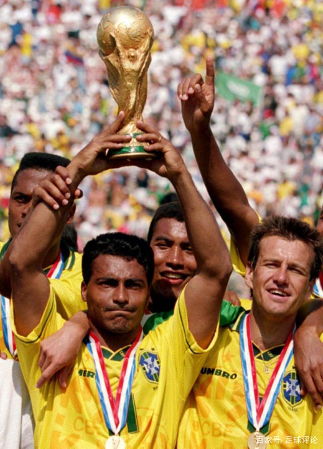 基米希：现在是不是最具团队精神的拜仁？弗里克执教时也不错（基米希谈拜仁团队精神：当下或为最佳，弗里克时期同样出色）