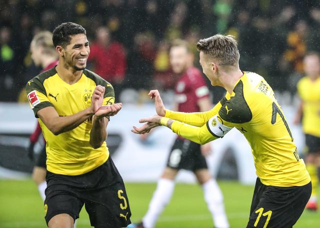 RMC：巴黎的大巴车比赛当晚在毕尔巴鄂市中心遭到石块袭击（RMC称：比赛当晚，巴黎队大巴在毕尔巴鄂市中心遭投石袭击）