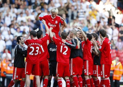 意天空：罗马已就齐尔克泽与曼联谈判，双方每天都在进行对话（意天空：罗马与曼联就齐尔克泽转会磋商，双方保持每日沟通）