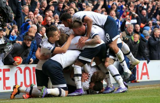 跟队：布伦特福德和桑德兰有意圣地亚哥，但球员想在米兰立足（布伦特福德与桑德兰有意圣地亚哥，但他更想留在米兰证明自己）