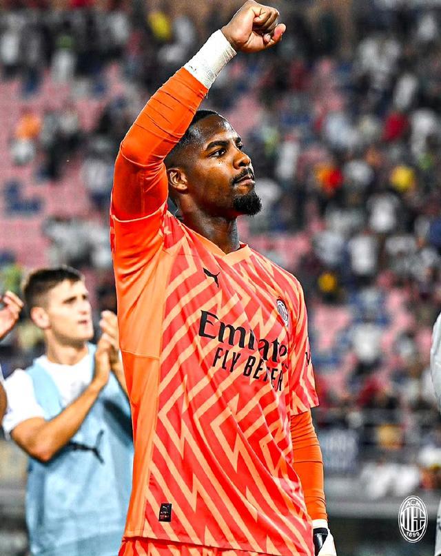 利物浦应对萨拉赫危机：与莱比锡就天才边锋迪奥曼德展开深入转会谈判（为解萨拉赫难题，利物浦与莱比锡加速就新星边锋迪奥曼德的转会洽谈）