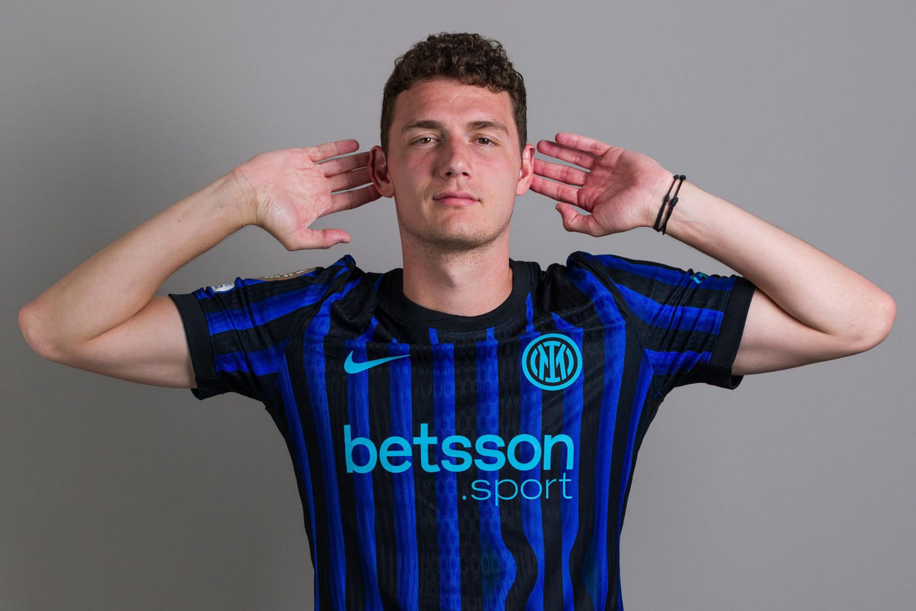 西海岸祝福邵佳一：俱乐部主教练荣升国足主帅，这是我们的荣幸（西海岸送祝贺：邵佳一由俱乐部主帅升任国足主帅，我们深感荣幸）