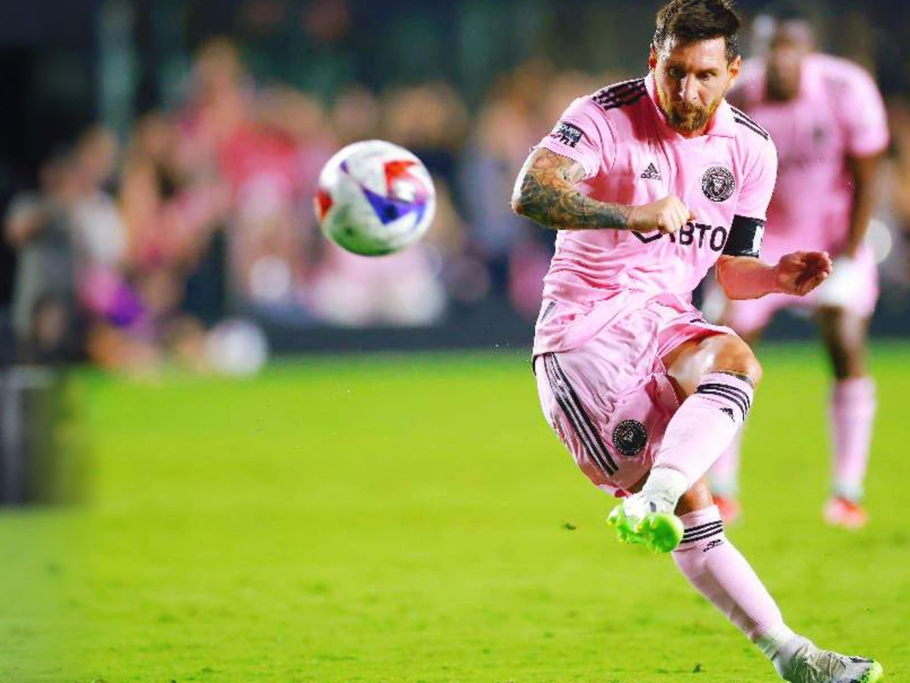 半场战报：申花2-0津门虎，阿苏埃破门，吴曦点射（半场申花2-0领先津门虎，阿苏埃先开纪录，吴曦点球扩大优势）