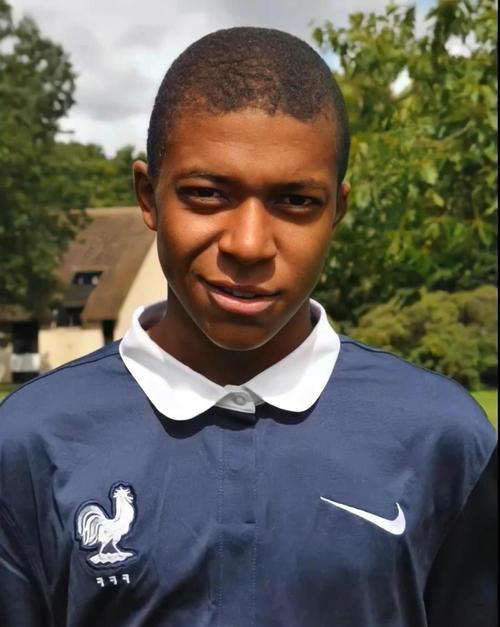 篮球CBA赛季精彩瞬间集锦发布（CBA篮球赛季高光瞬间集锦上线）