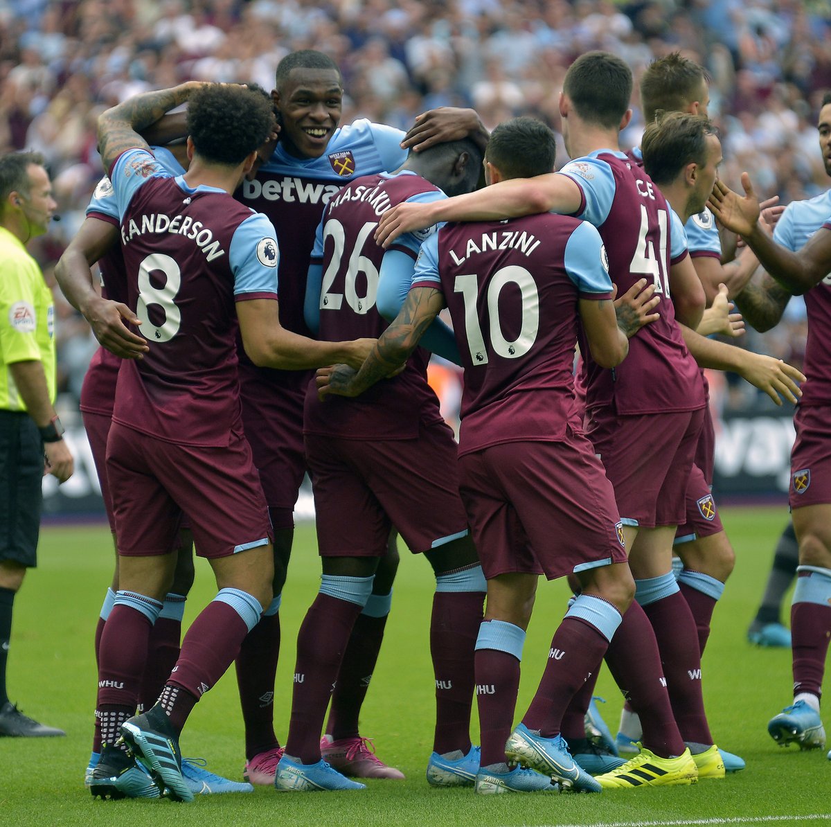 4大科技赋能足球，助力小球员身心脑体全面发展（四大科技驱动足球创新，全面促进小球员身心脑体发展）